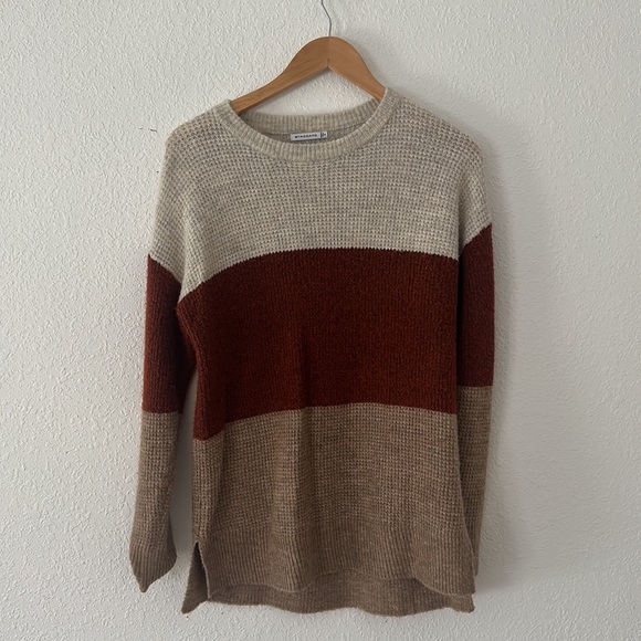 Woman’s Striped Sweater - Picture 4 of 4